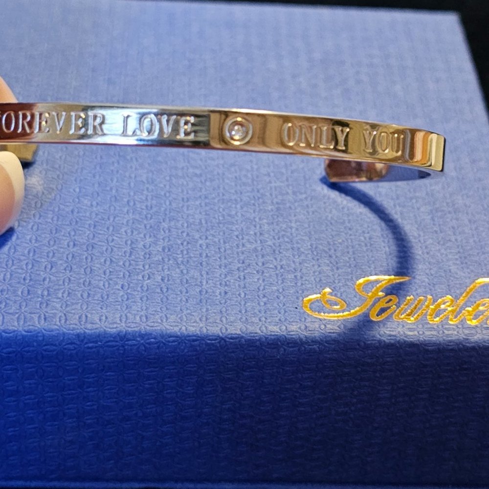CUFF BRACELET